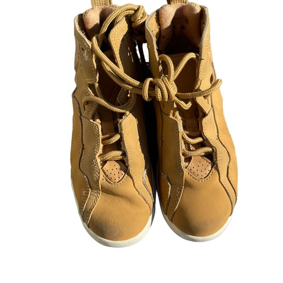 Jordan True Flight Golden Harvest
Size 13c
Has some wear but in Great condition - Picture 2 of 5